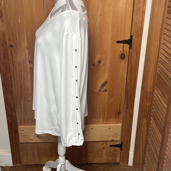 NWT Davina 2x cream, peekaboo, long sleeve blouse - Picture 2 of 5